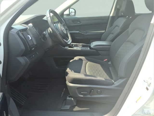 Used 2024  Nissan SV image 17