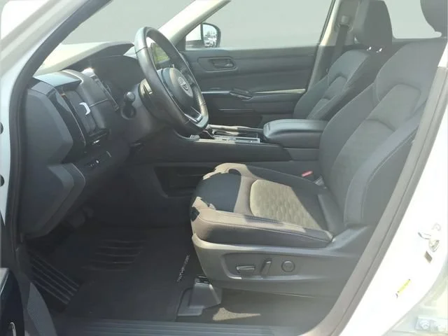 Used 2024  Nissan SV image 17