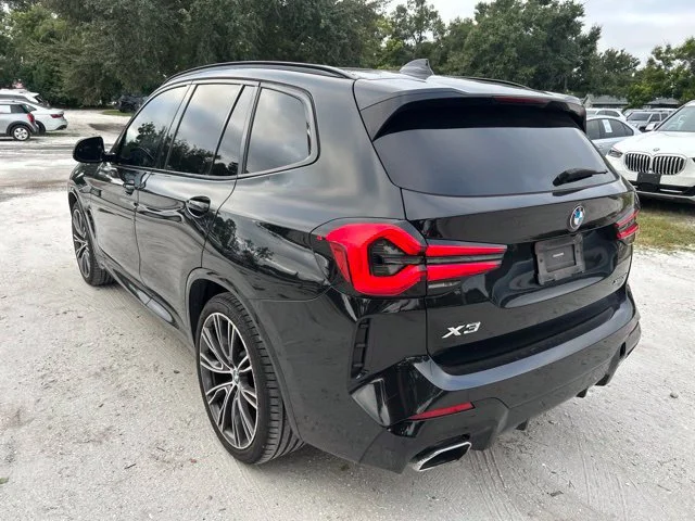 Used 2022 Black Sapphire Metallic BMW xDrive30i image 3