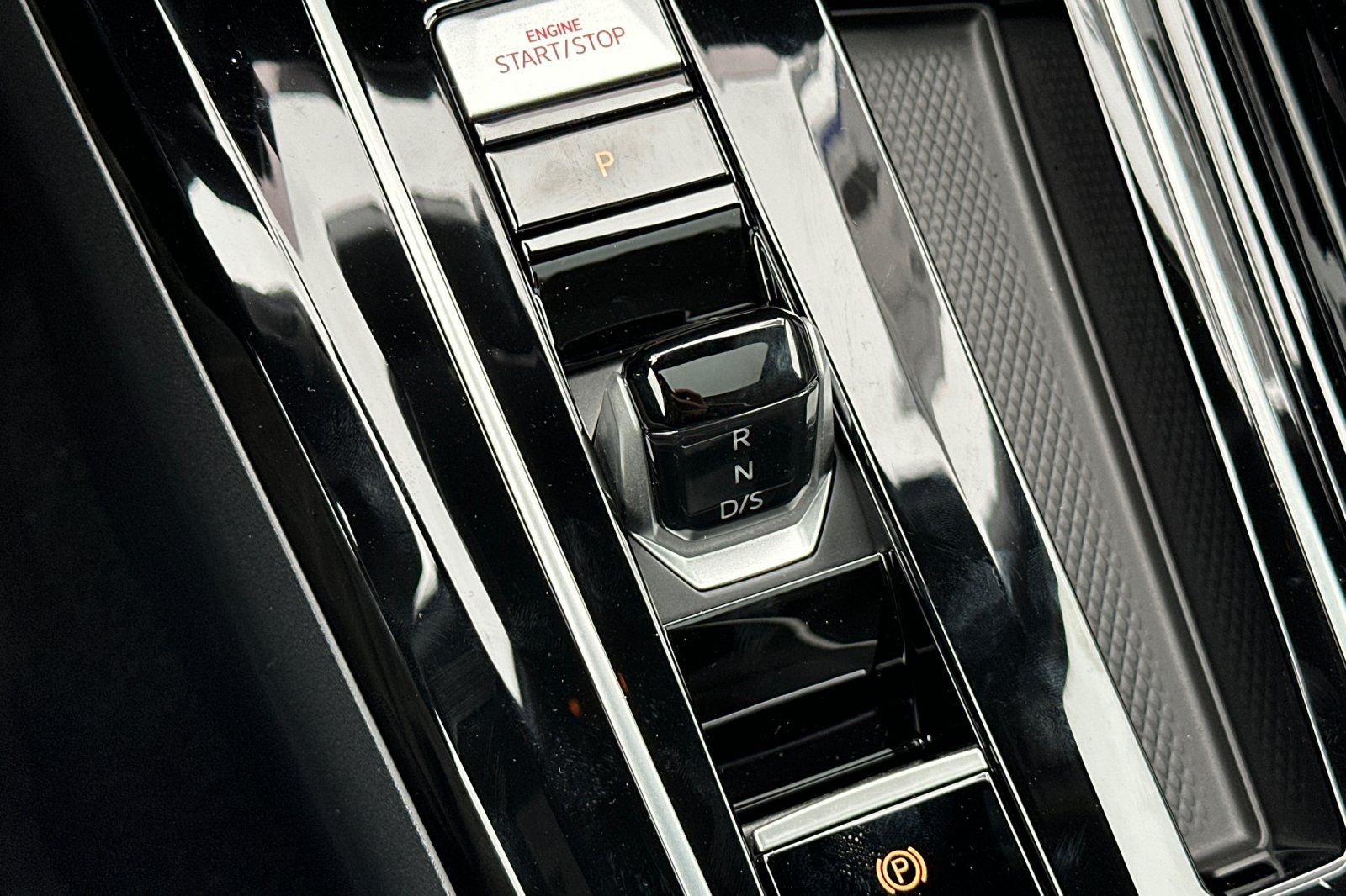 New 2026 Kings Red Metallic Volkswagen SE image 22