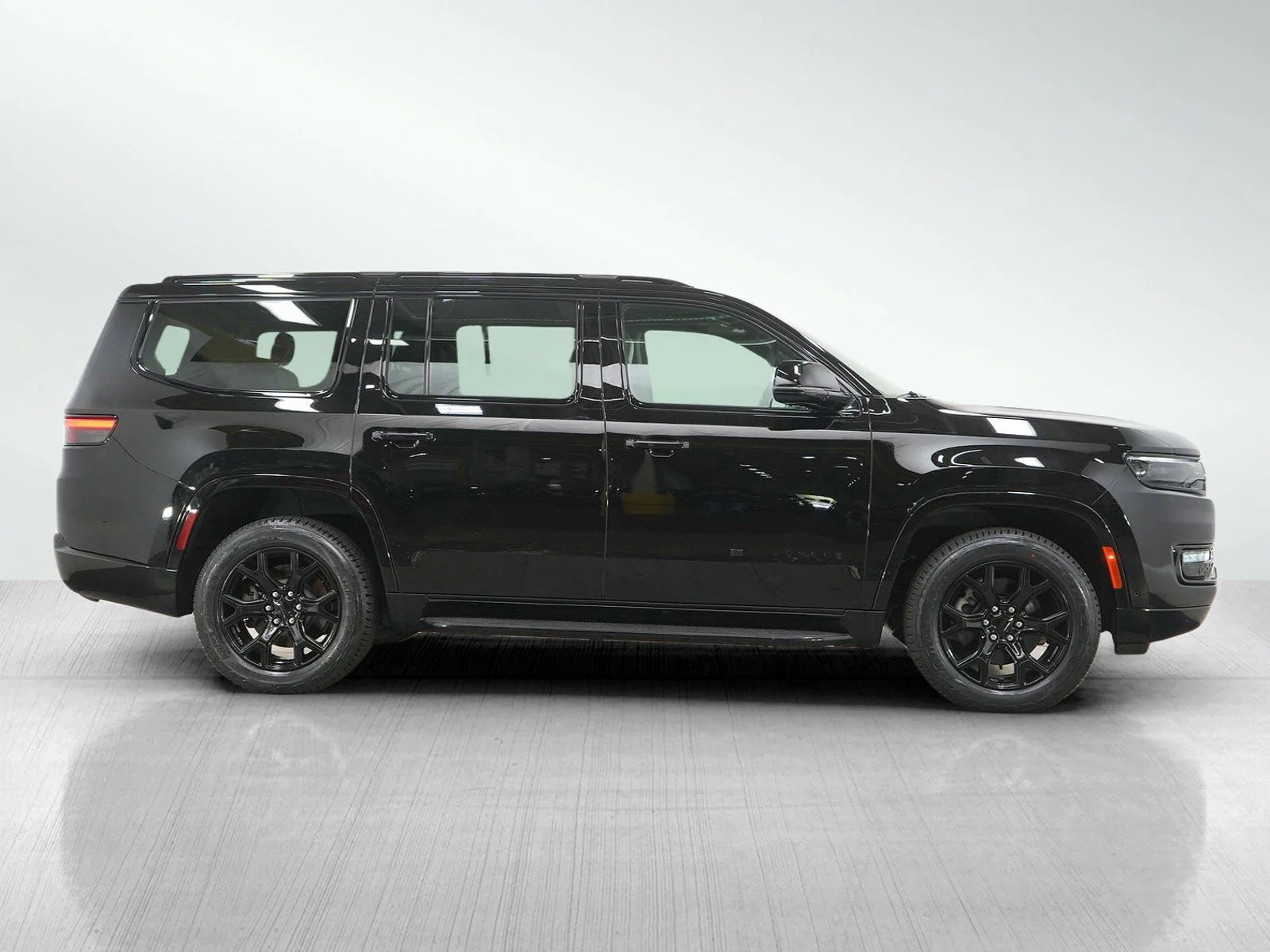 Used 2024 Diamond Black Crystal Pearlcoat Jeep Series II image 7