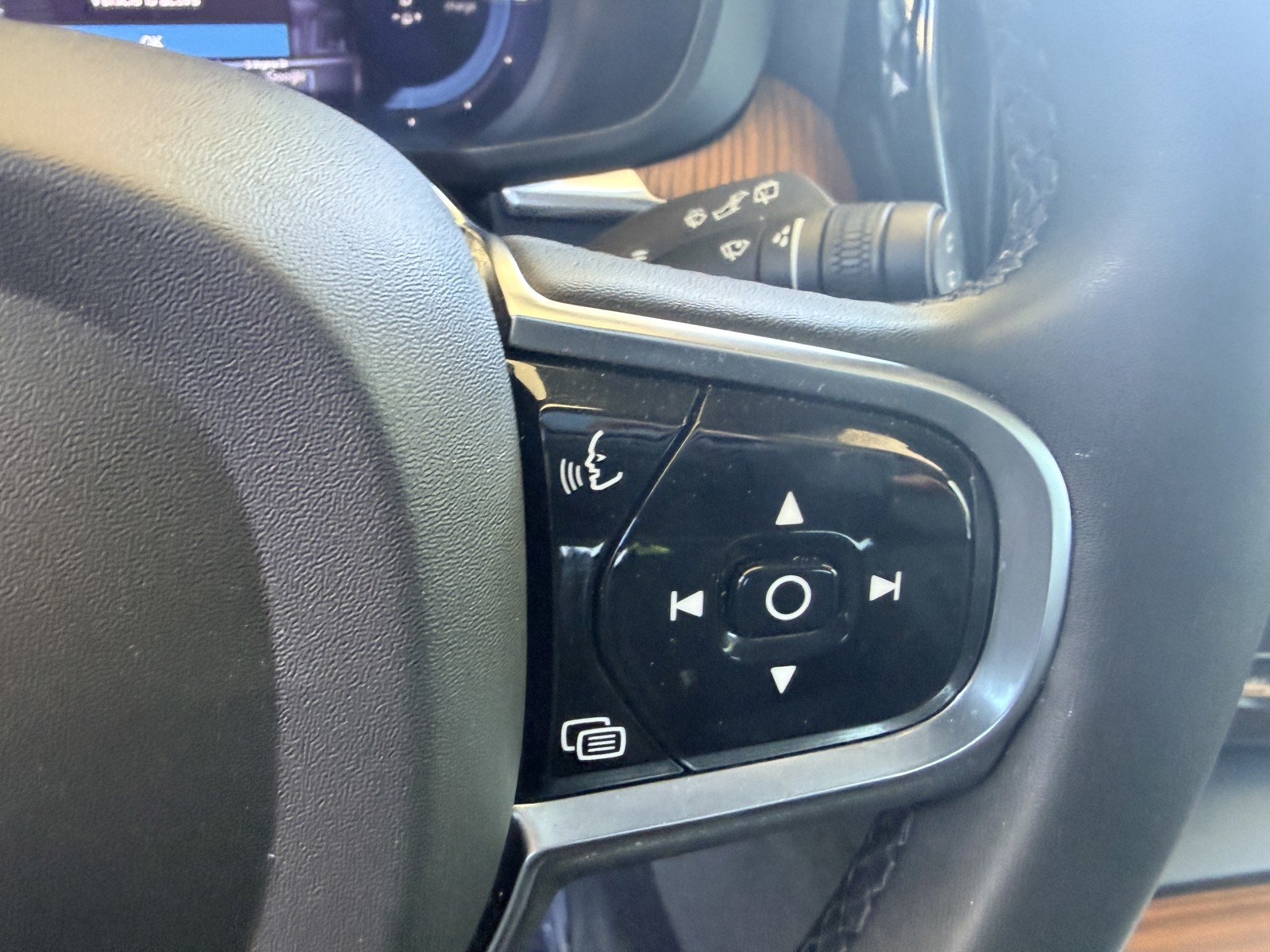 2023 Volvo XC60 Plus - Photo 17