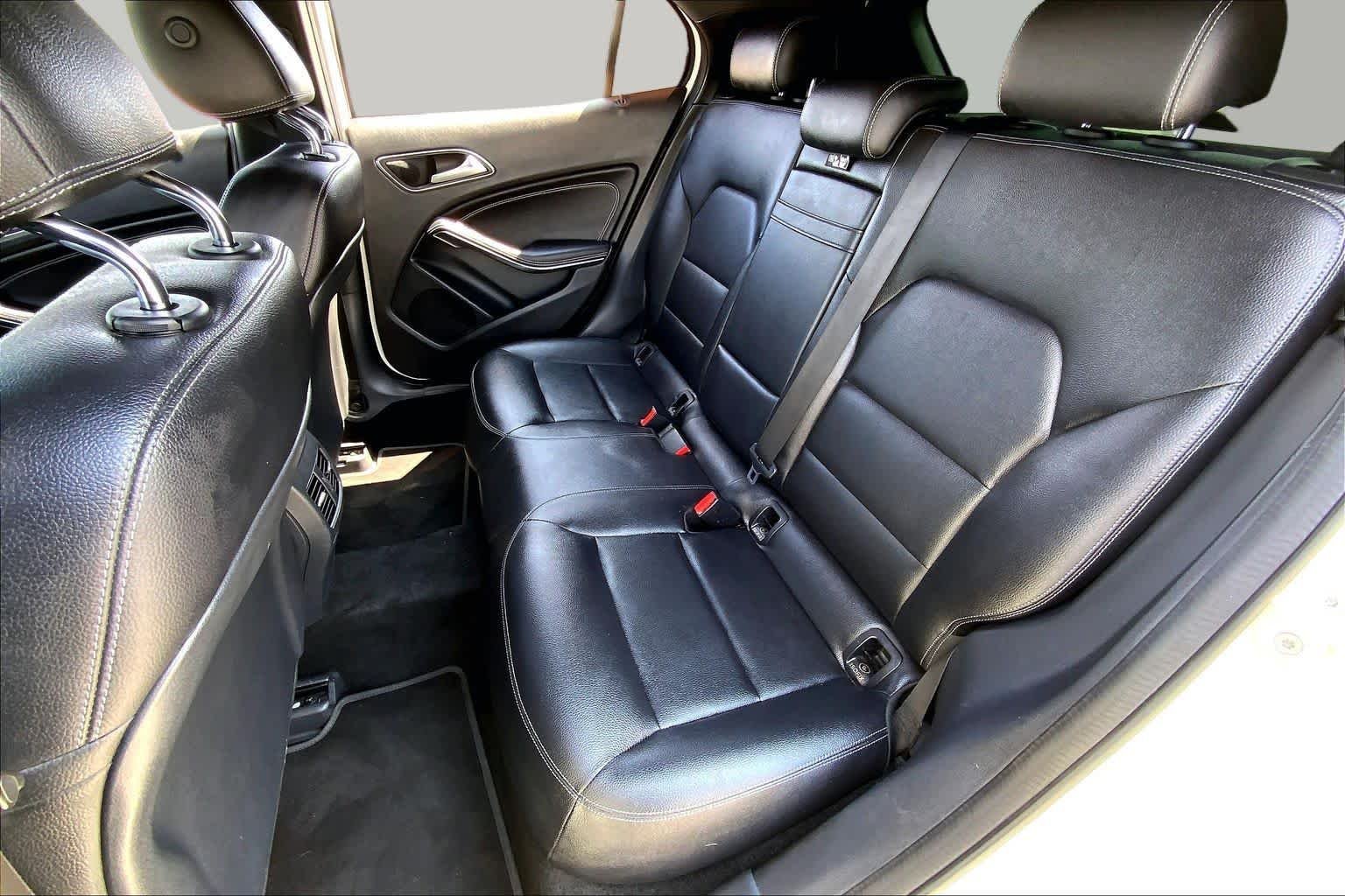 Used 2017 Cirrus White Mercedes-Benz GLA 250 image 20