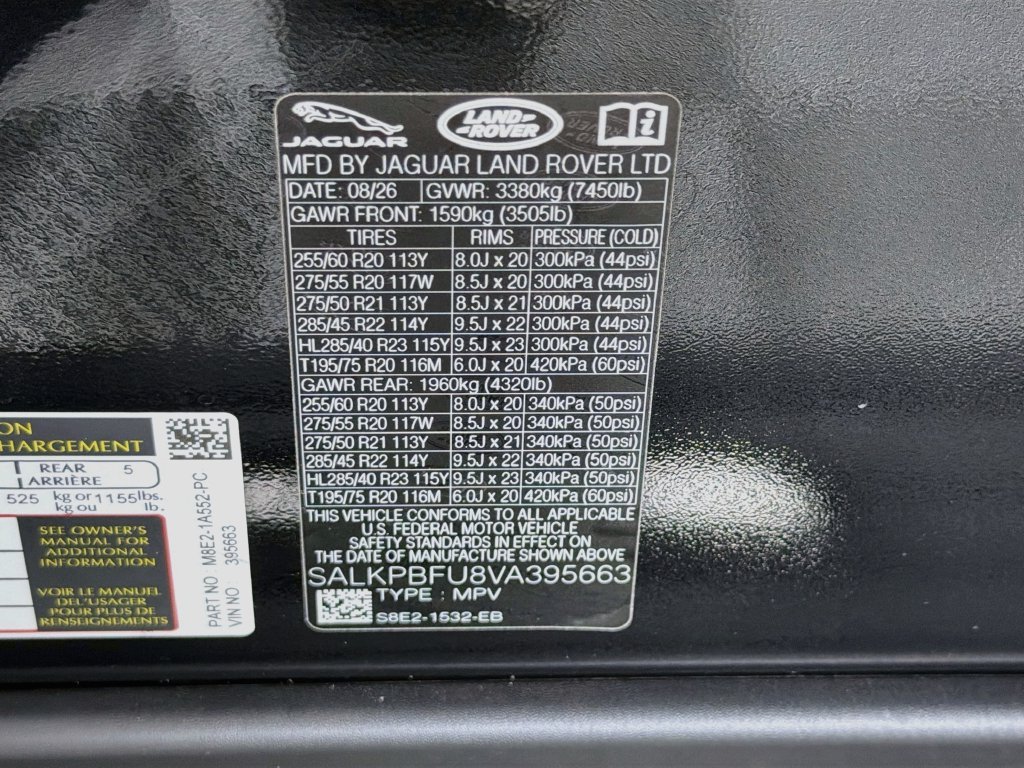 New 2027 Santorini Black Land Rover SE image 33