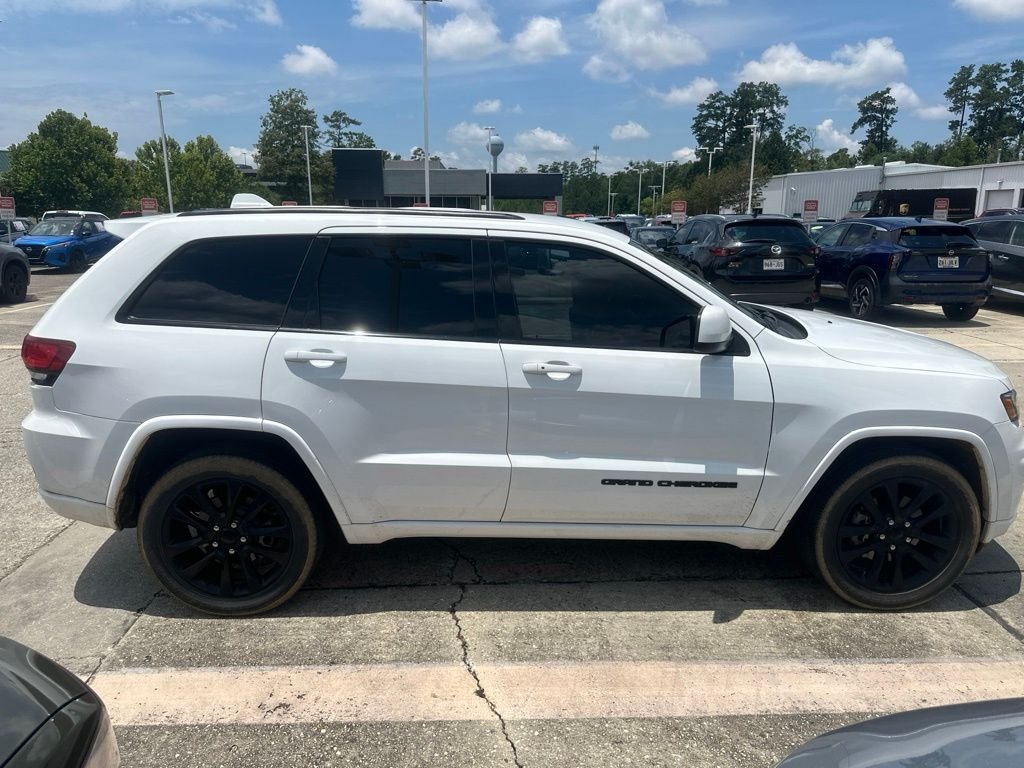 Used 2020 White Jeep Altitude image 4