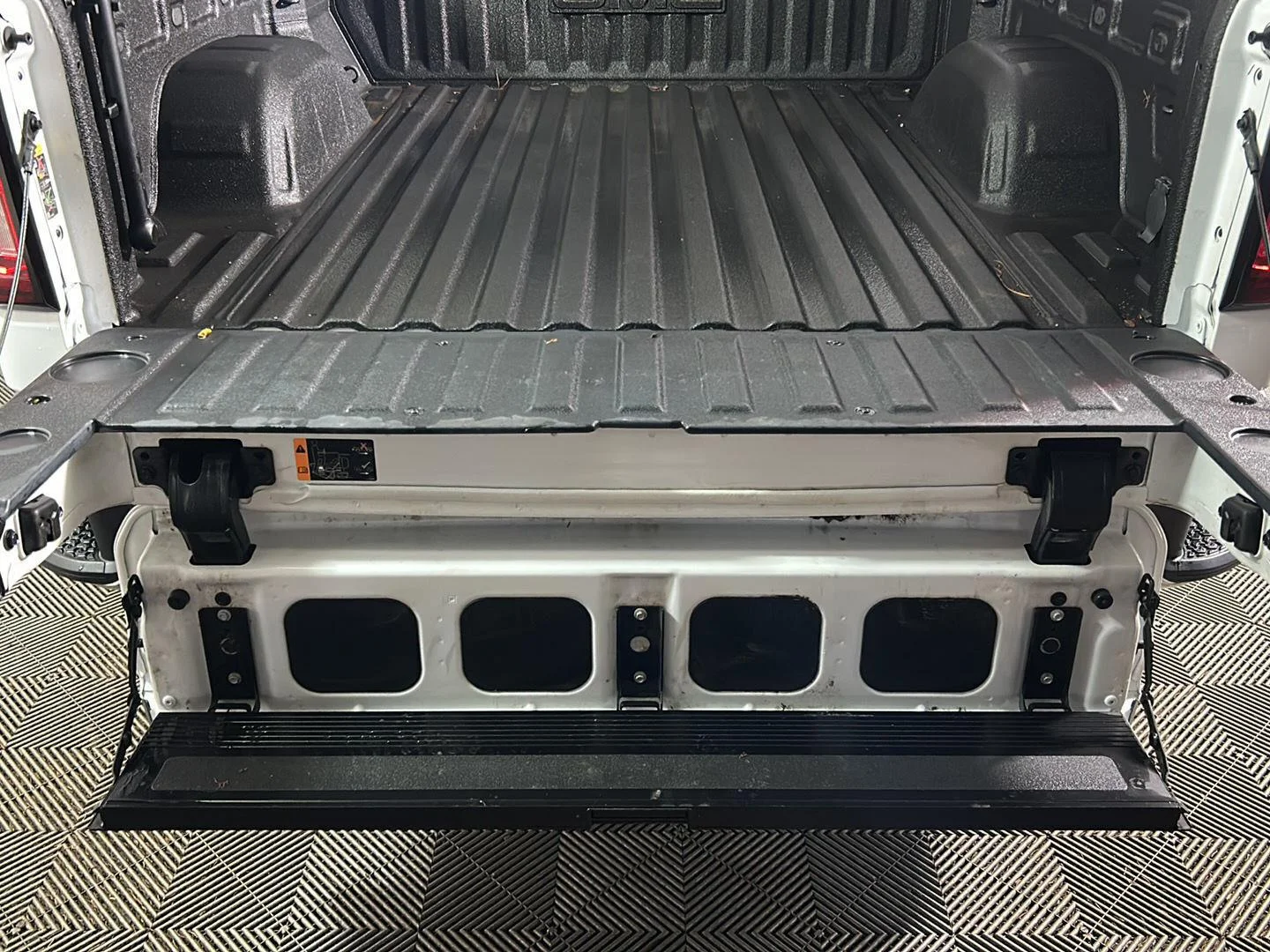 Used 2022 Summit White GMC SLT image 8