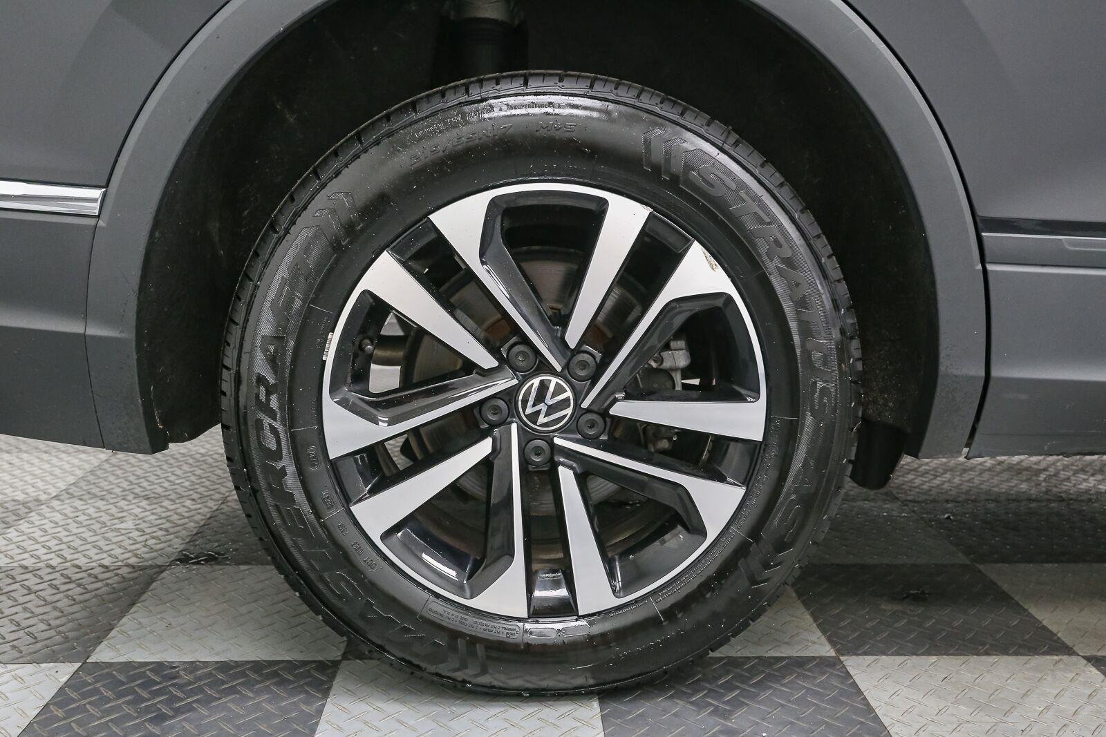 Used 2022 Deep Black Pearl Volkswagen S image 18