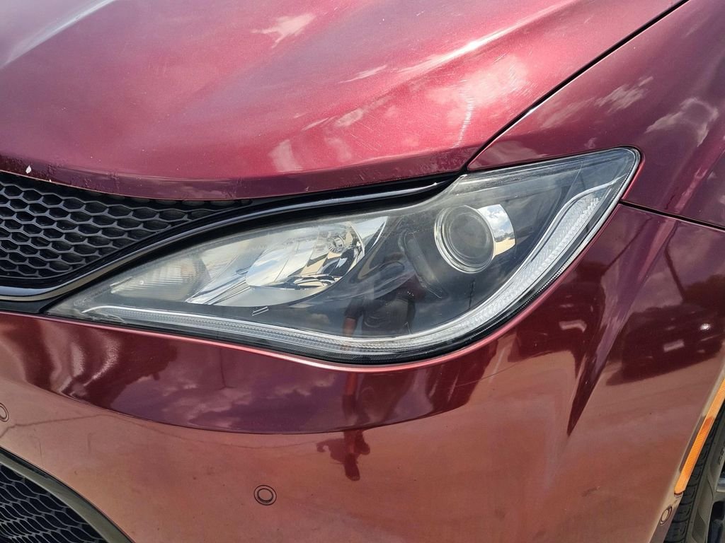 Used 2019 Red Chrysler Limited image 5