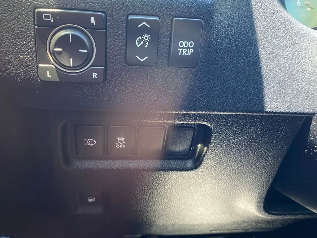 Used 2014 Gray Lexus 460 image 27