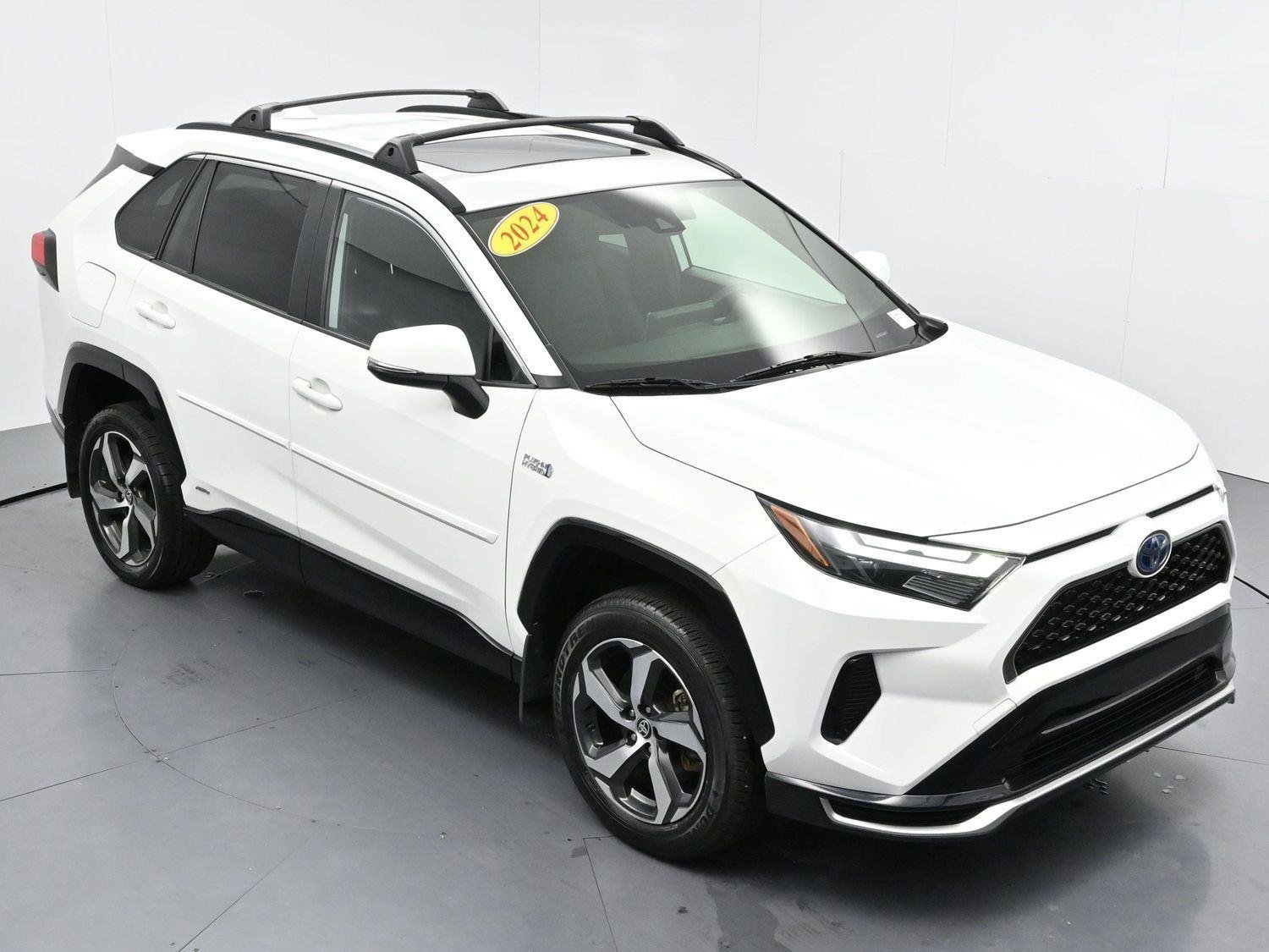 Used 2024 Ice Cap Toyota SE image 38