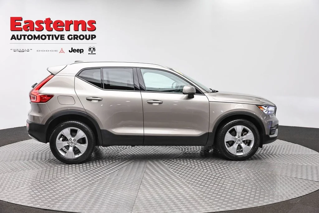 Used 2022 Brown Volvo Momentum image 4