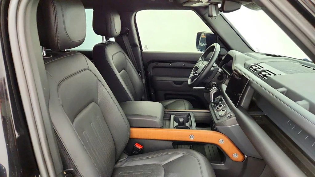 Used 2023 Santorini Black Metallic Land Rover 110 X AWD w/ Explorer Pack, Extended Black Ext. & Towing Pack image 25