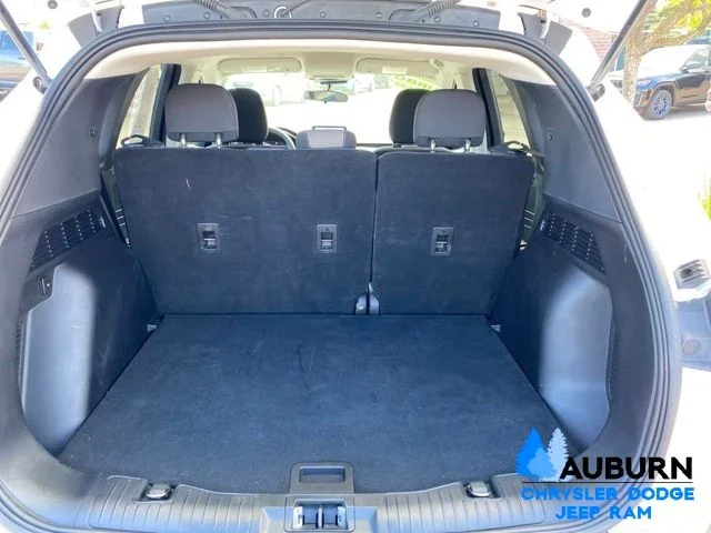 Used 2022 White Ford SE image 8