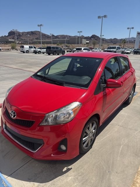 2012 Toyota Yaris SE 5-Door Liftback AT's photo