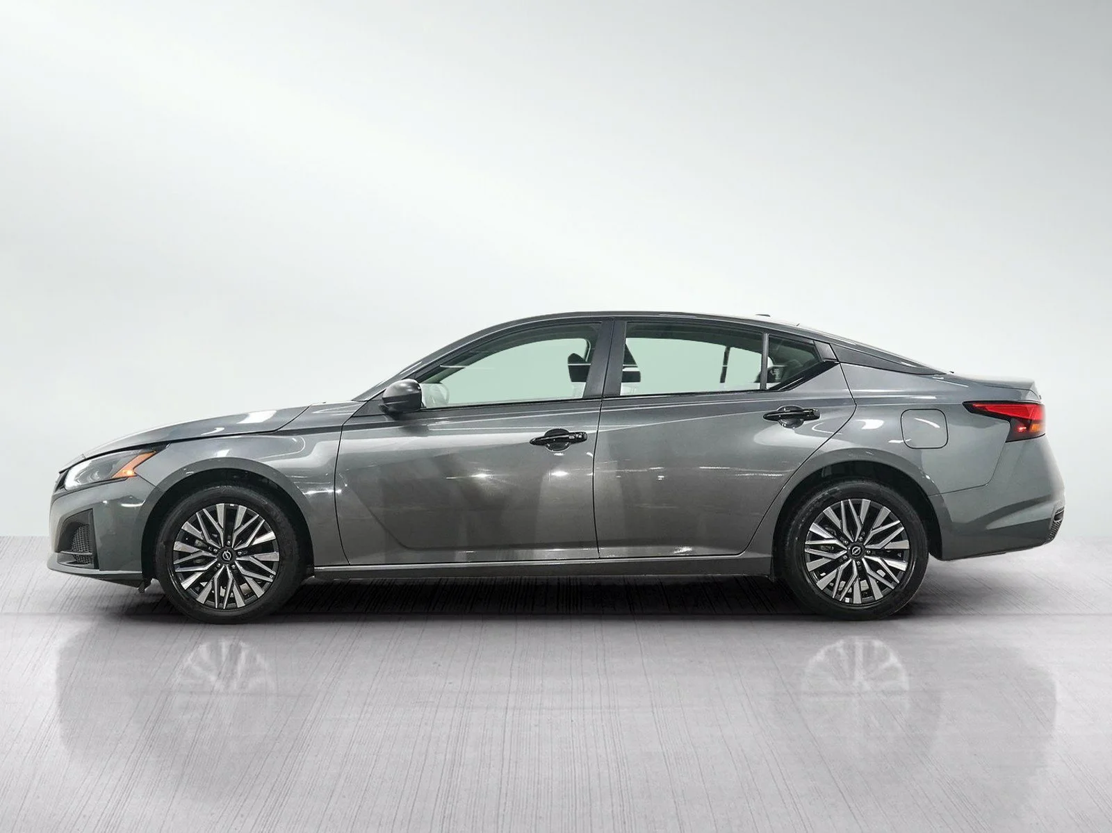 Used 2025 Nissan Altima SV with VIN 1N4BL4DW8SN322757 for sale in Hopkins, Minnesota