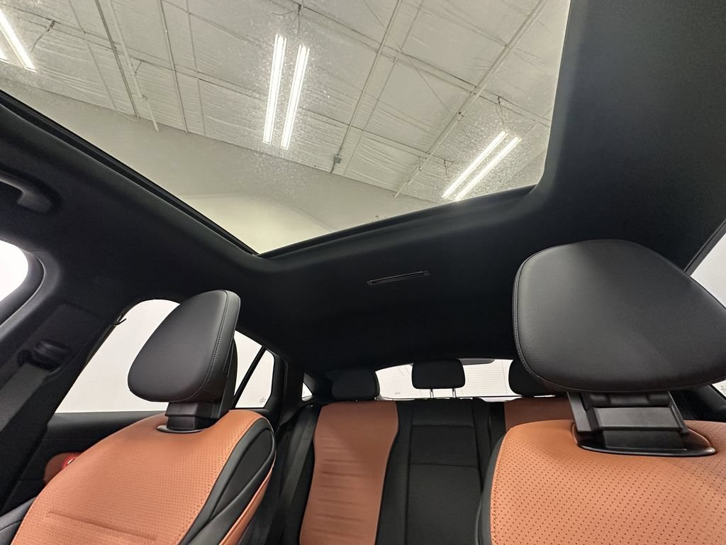 New 2026 MANUFAKTUR Moonlight White Metallic Mercedes-Benz GLC 300 image 34