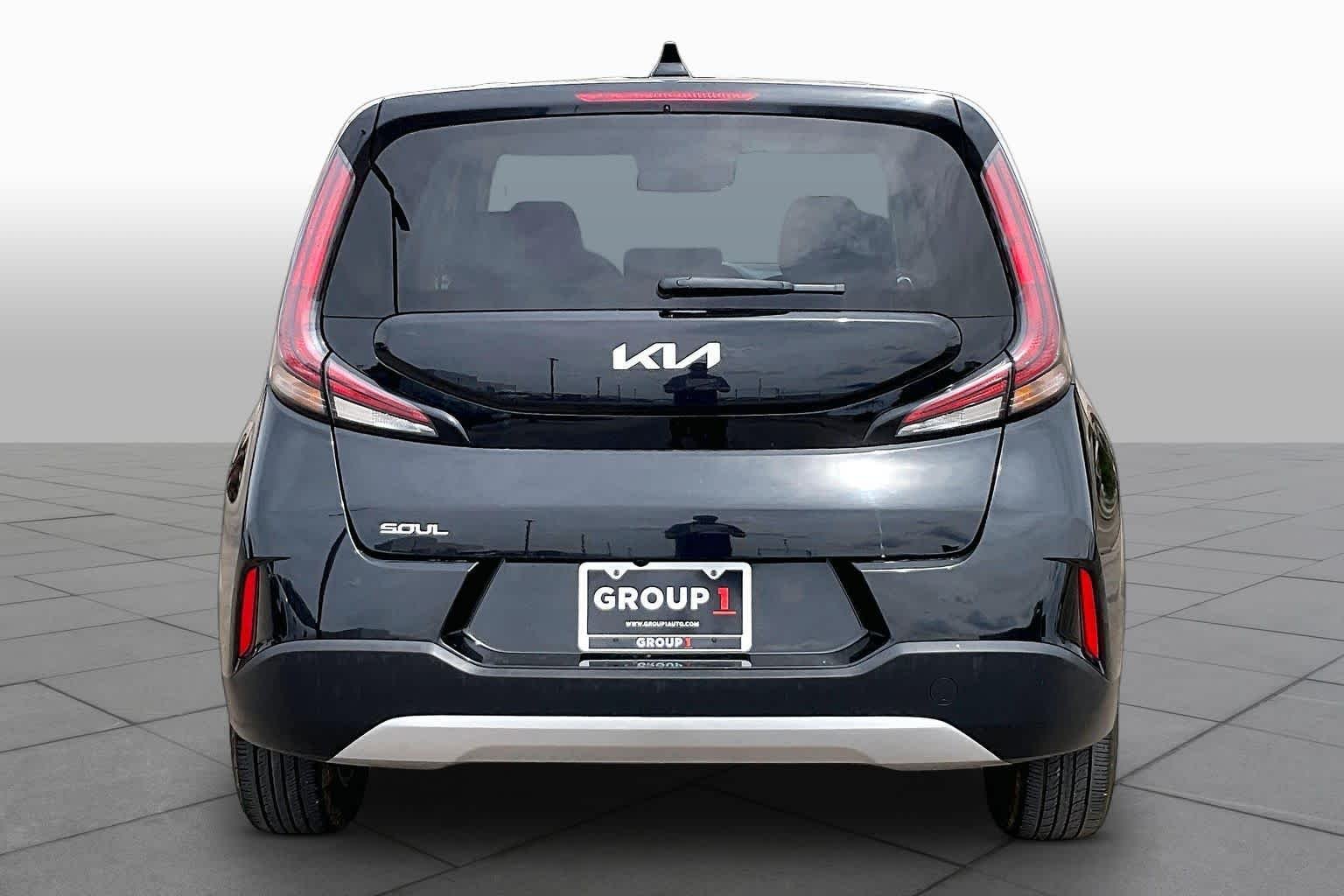 Used 2024 Fusion Black Kia LX image 5