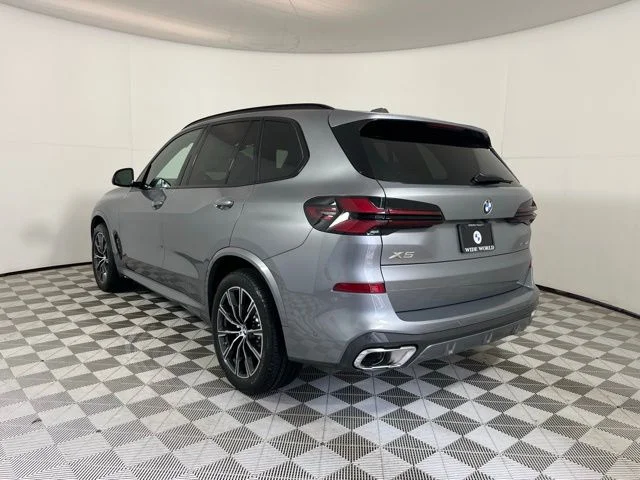 Used 2026 Skyscraper Grey Metallic BMW xDrive40i image 5