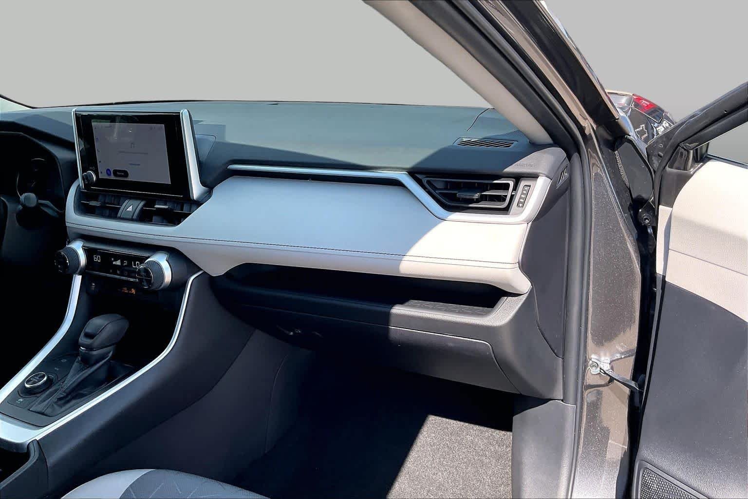 2023 Toyota RAV4 XLE - Photo 19