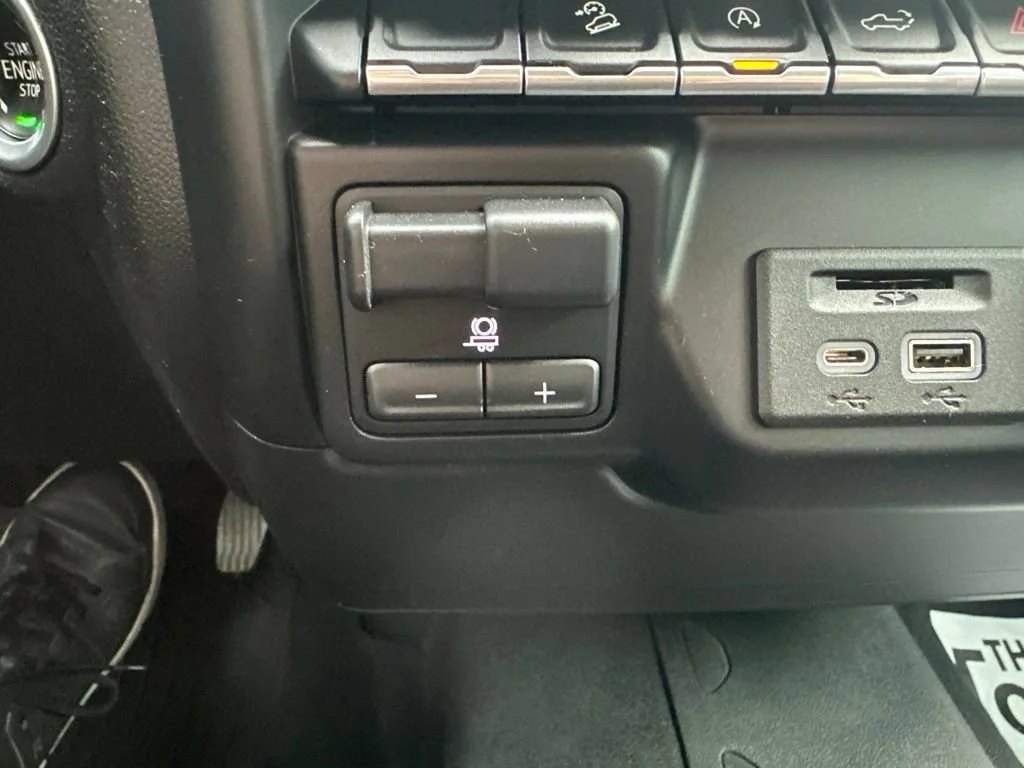 Used 2022 Iridescent Pearl Tricoat Chevrolet LT image 23