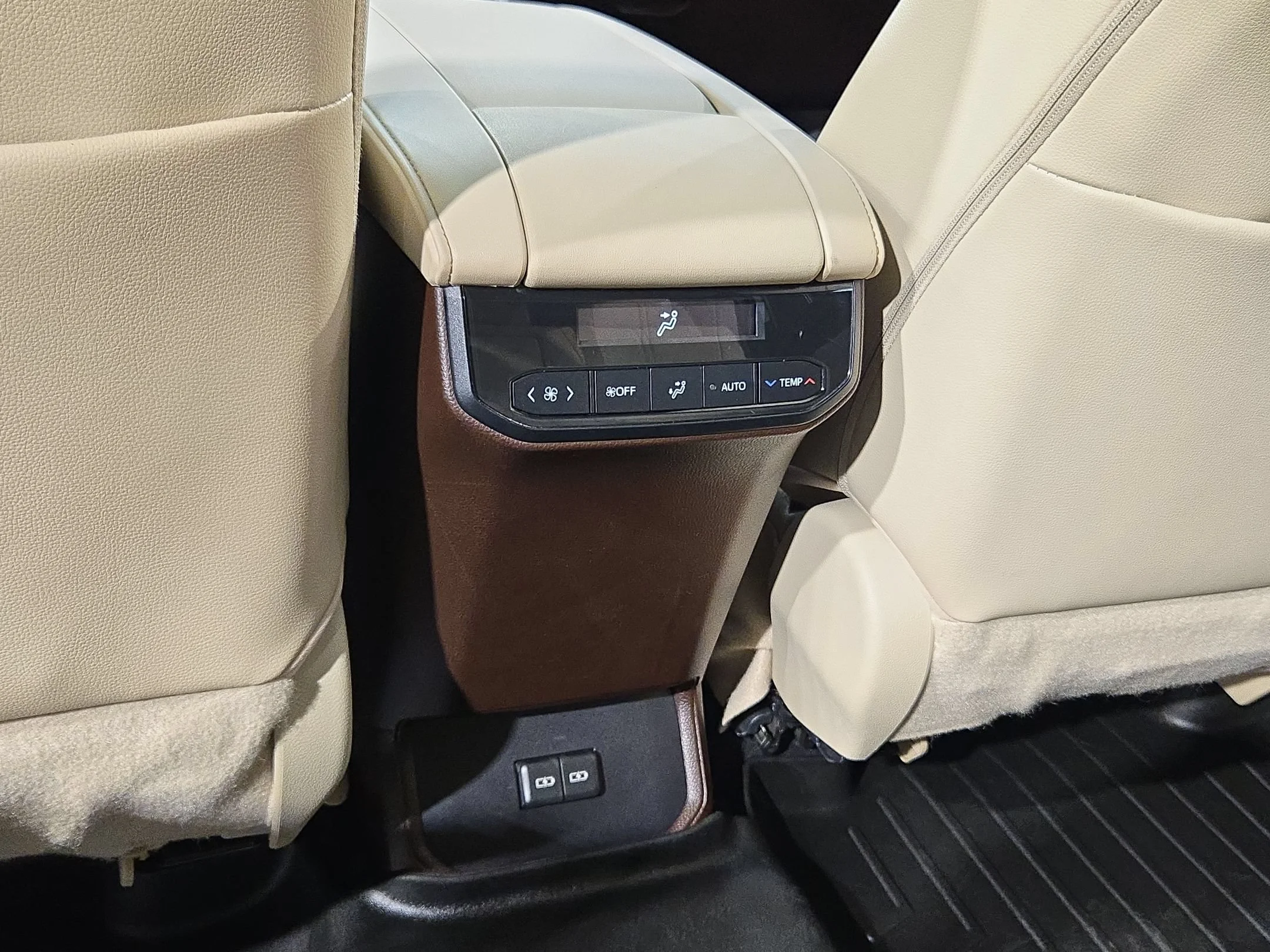 Used 2022 Wind Chill Pearl Toyota XLE image 39