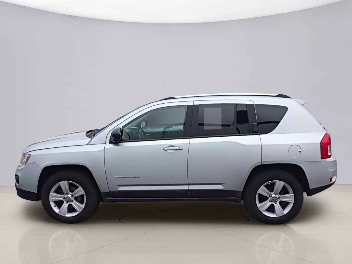 Used 2011 Silver Jeep NORTH EDITION image 4