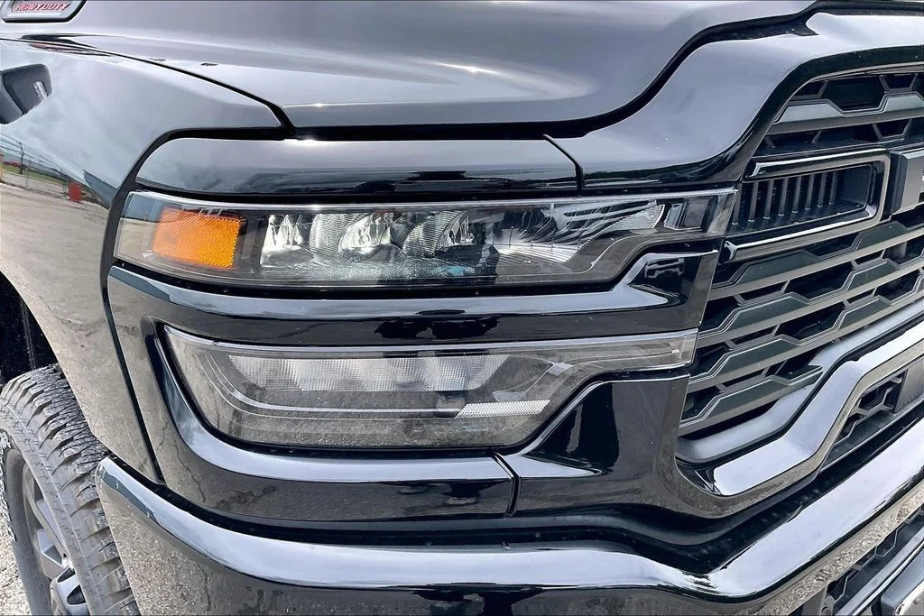 New 2026 Diamond Black Crystal Pearl-Coat Exterior Paint RAM Big Horn image 16