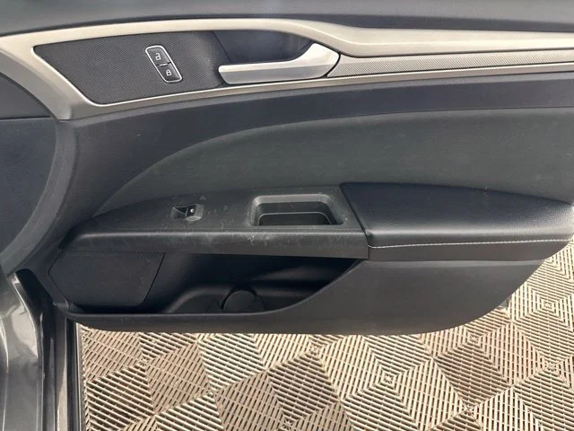 Used 2019 Gray Ford SE image 26