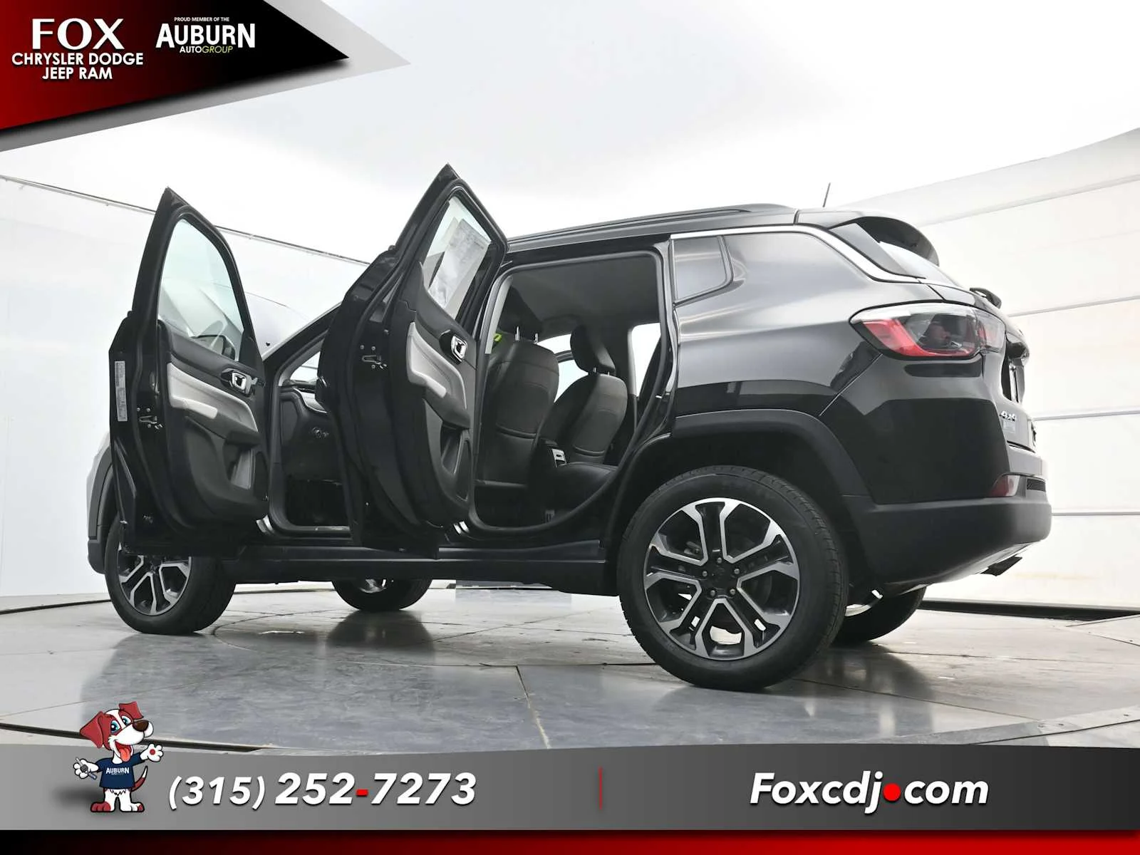 Used 2022 Diamond Black Crystal Pearlcoat Jeep Limited image 38
