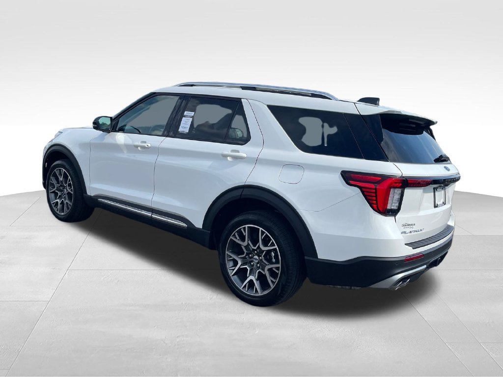 Used 2025 White Ford Platinum image 3