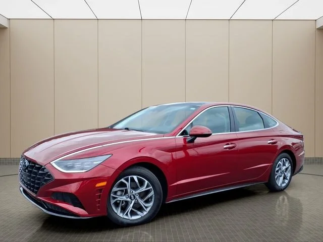 Used 2023 Red Hyundai SEL image 2