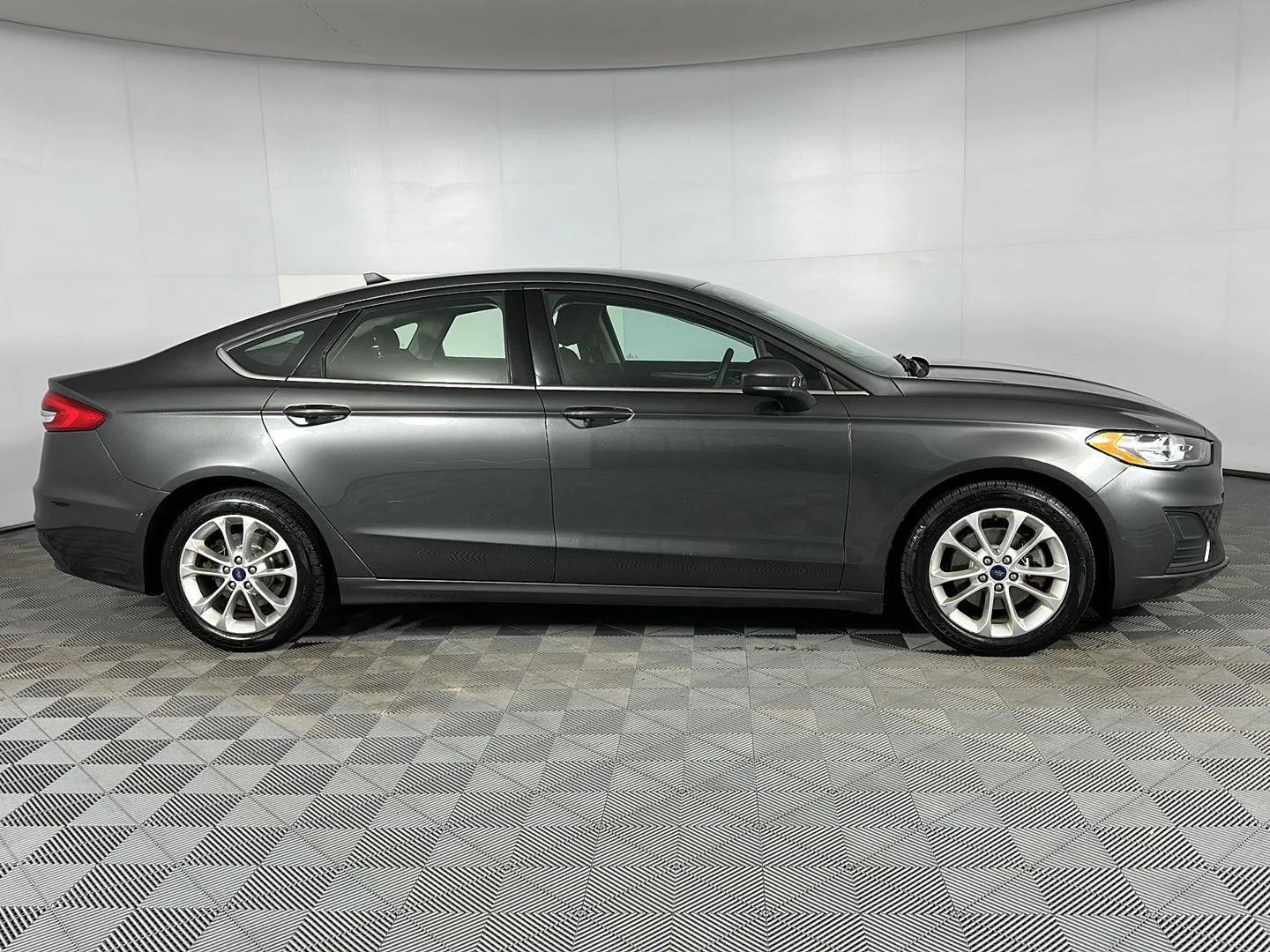 Used 2020 Magnetic Ford SE image 22