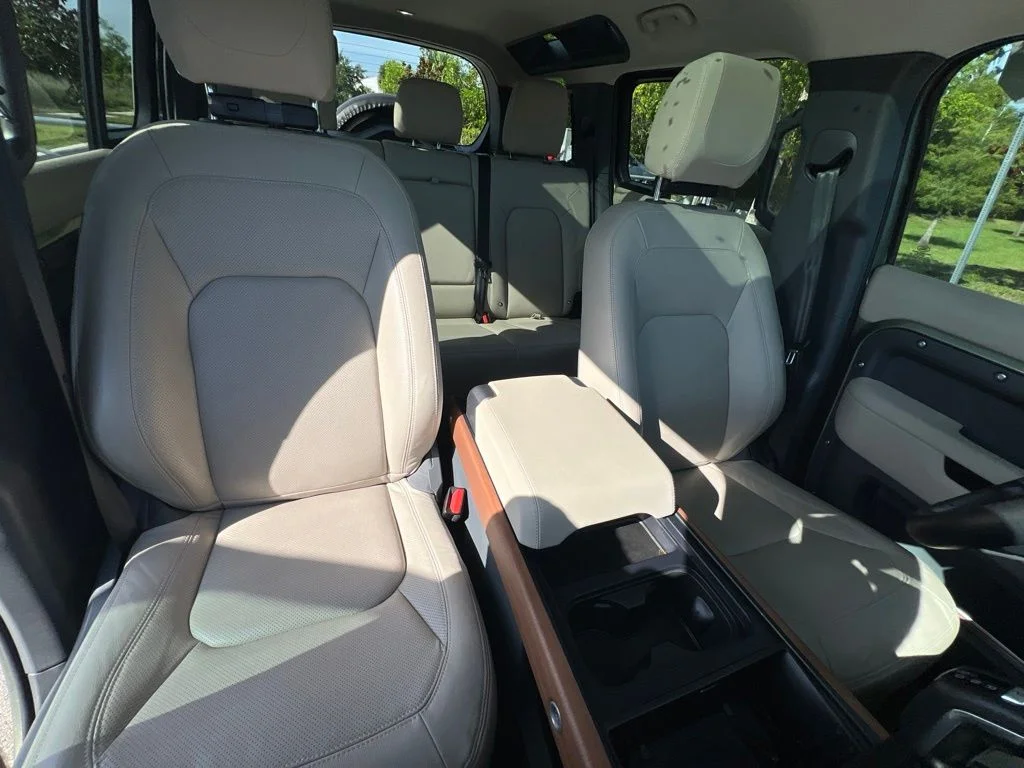 Used 2024 Green Land Rover S image 18