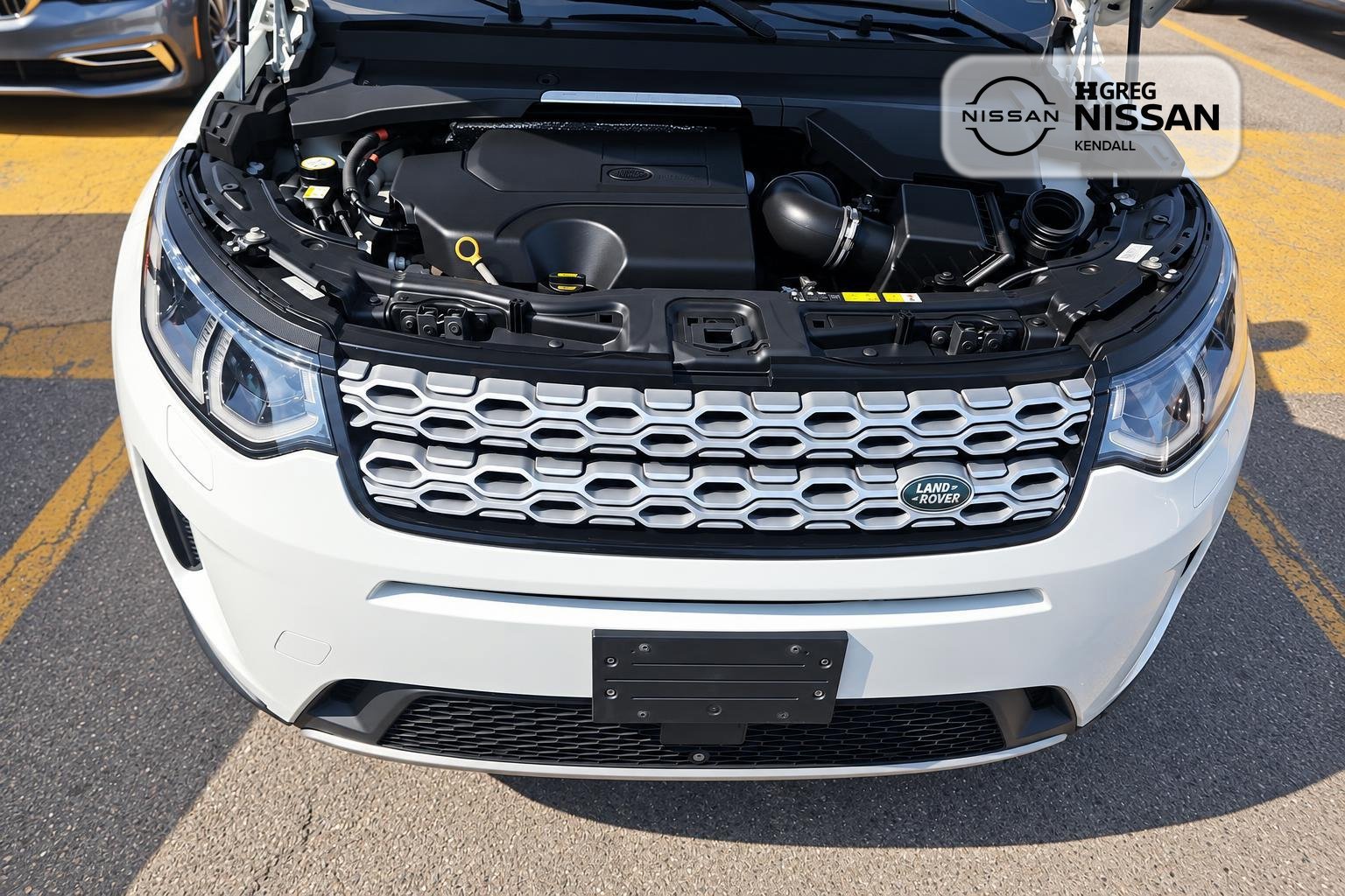 Used 2021 White Land Rover SE image 13