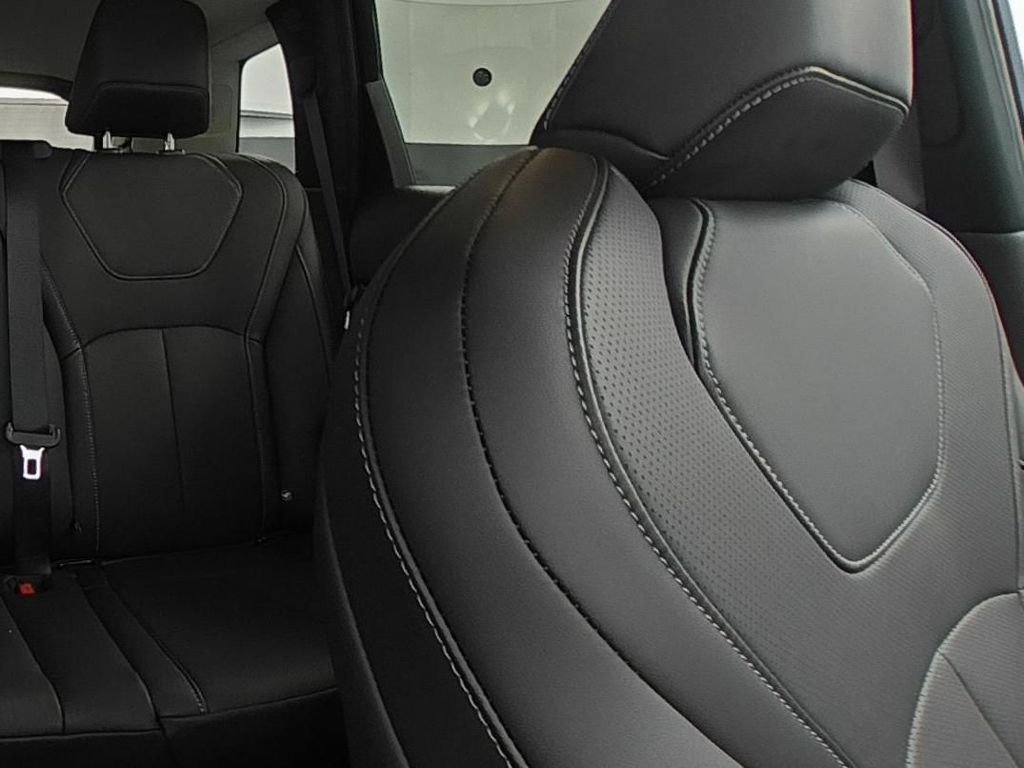 New 2027 RADIANT WHITE INFINITI Pure AWD image 25