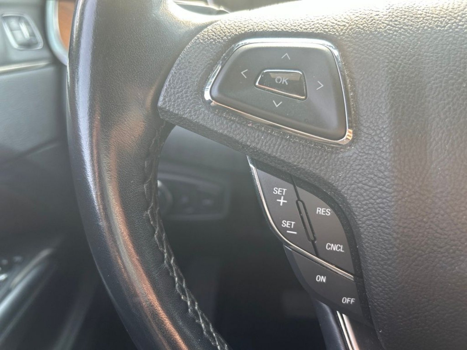 Used 2017 Sapphire Blue Metallic Lincoln Reserve image 13