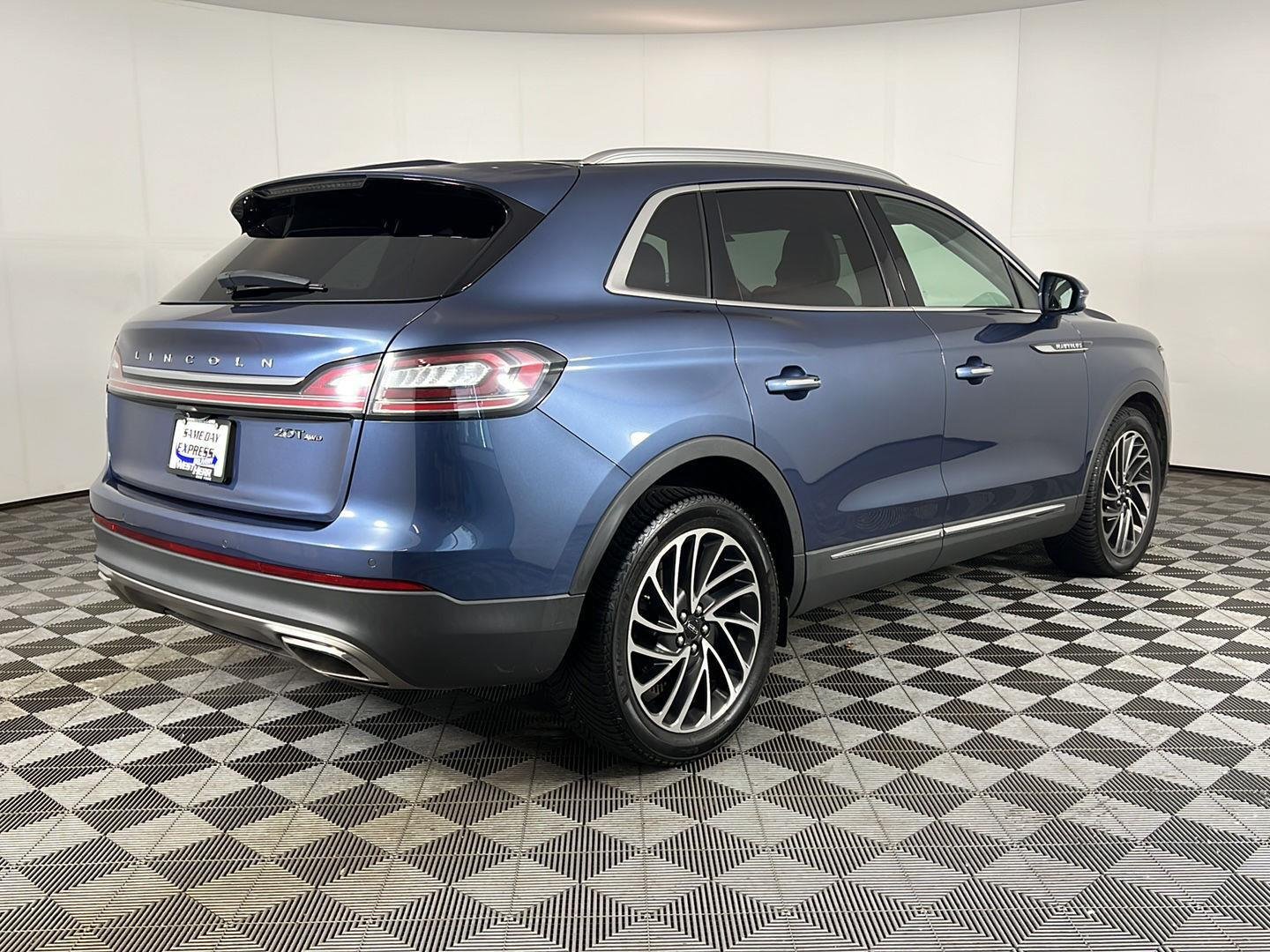 Used 2019 Blue Diamond Lincoln Reserve image 5