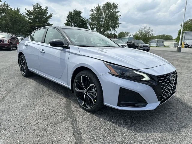 New 2026 Gray Sky Pearl / Super Black Two-tone Nissan SR image 11