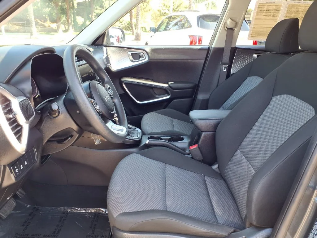 2025 Kia Soul LX - Photo 6