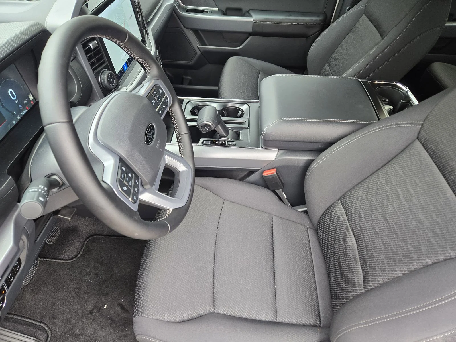 New 2026 Oxford White Ford XLT image 8