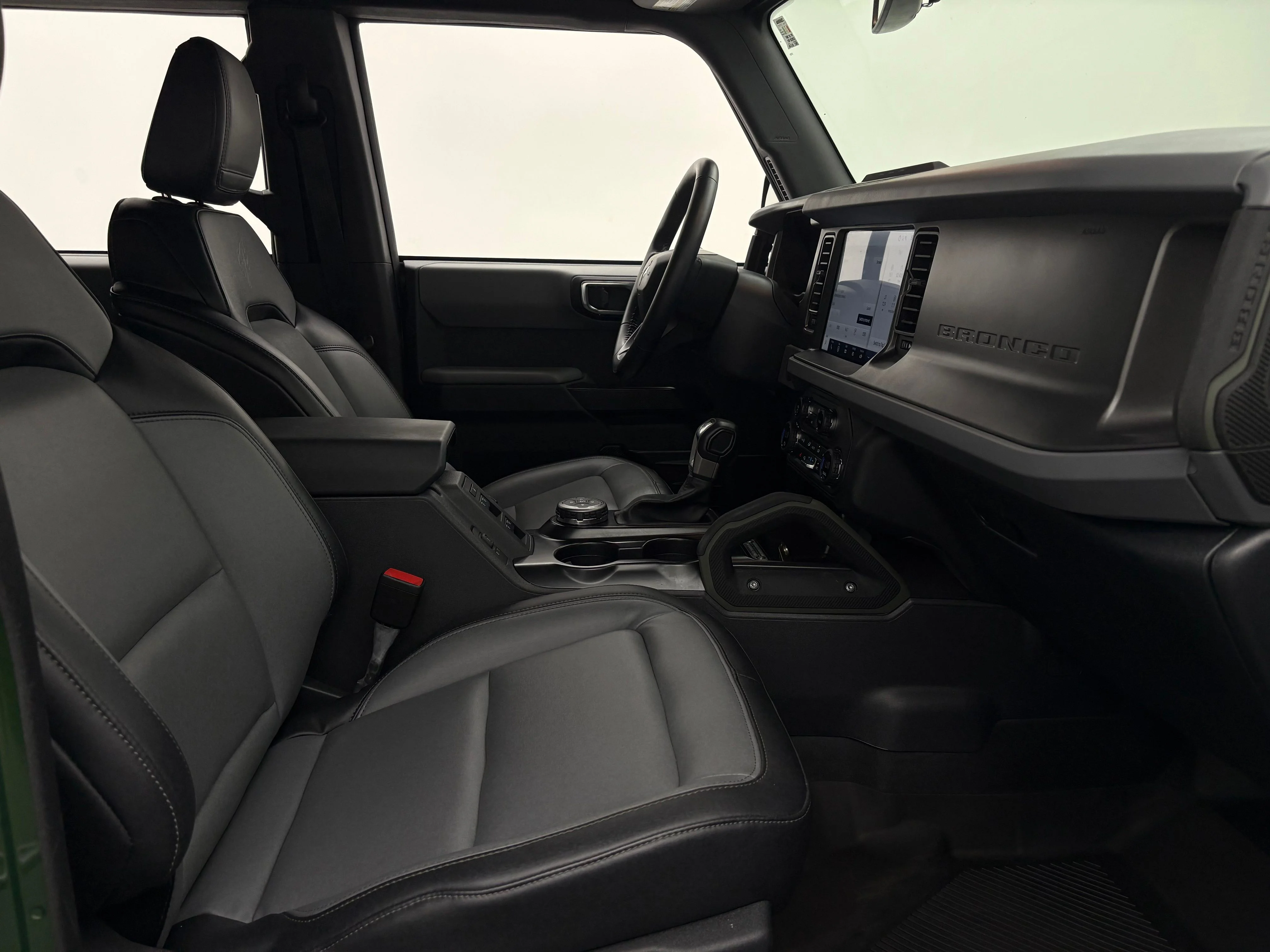 Used 2024 Green Metallic Ford Everglades image 39