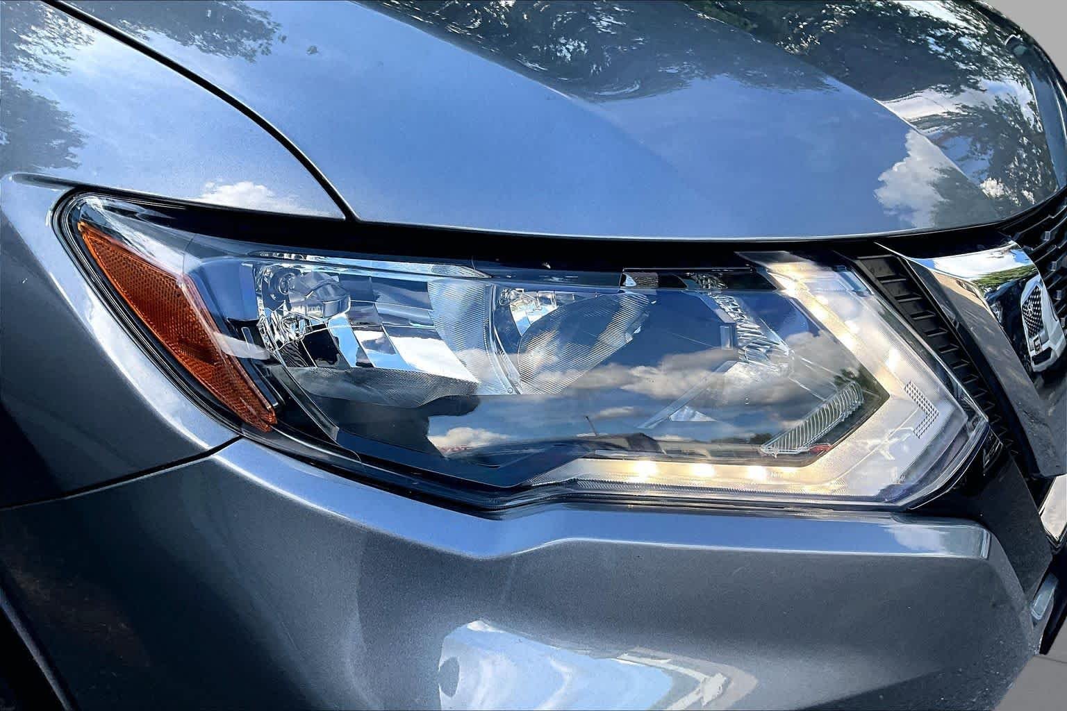 Used 2018 Gun Metallic Nissan SV image 25
