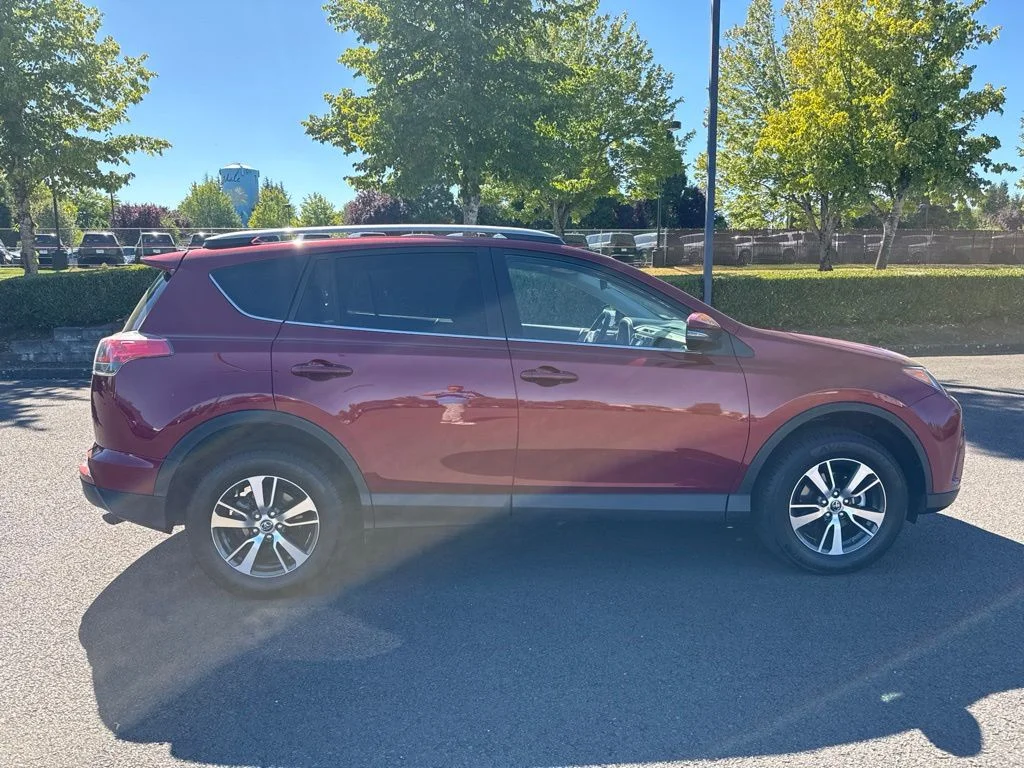 Used 2018 Ruby Flare Pearl Toyota XLE image 8