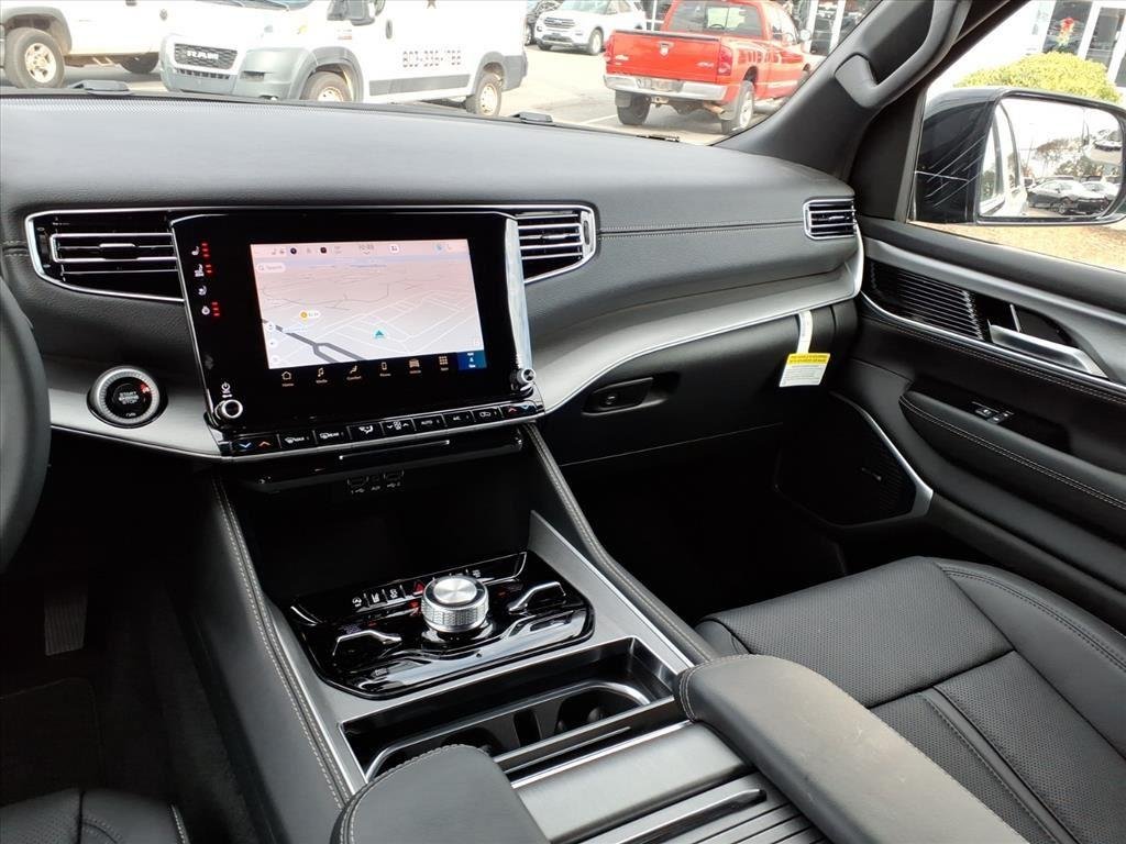 2025 Jeep Wagoneer L Series II - Photo 27