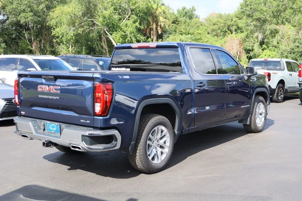 Used 2020 Blue GMC SLE image 9