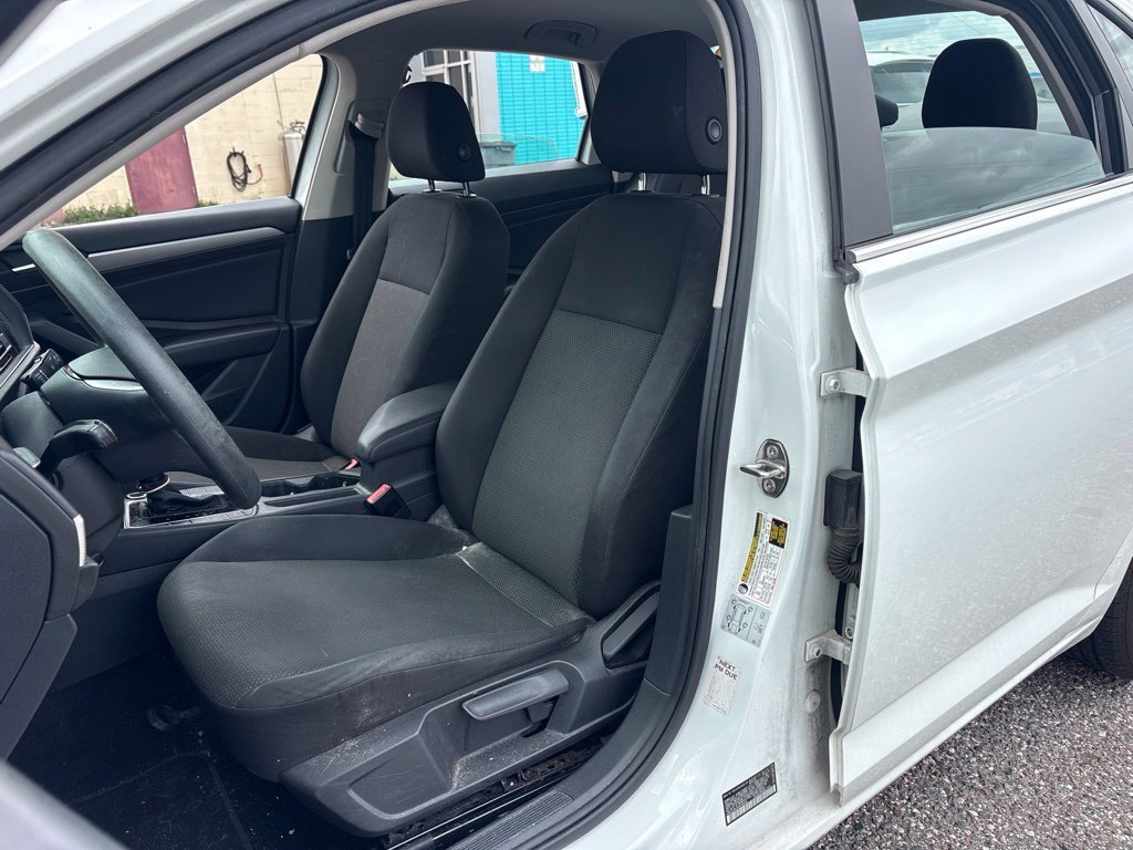 Used 2019 White Volkswagen 1.4T S image 9