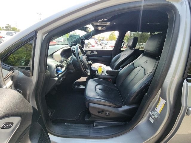 Used 2020 Silver Chrysler Touring L image 23