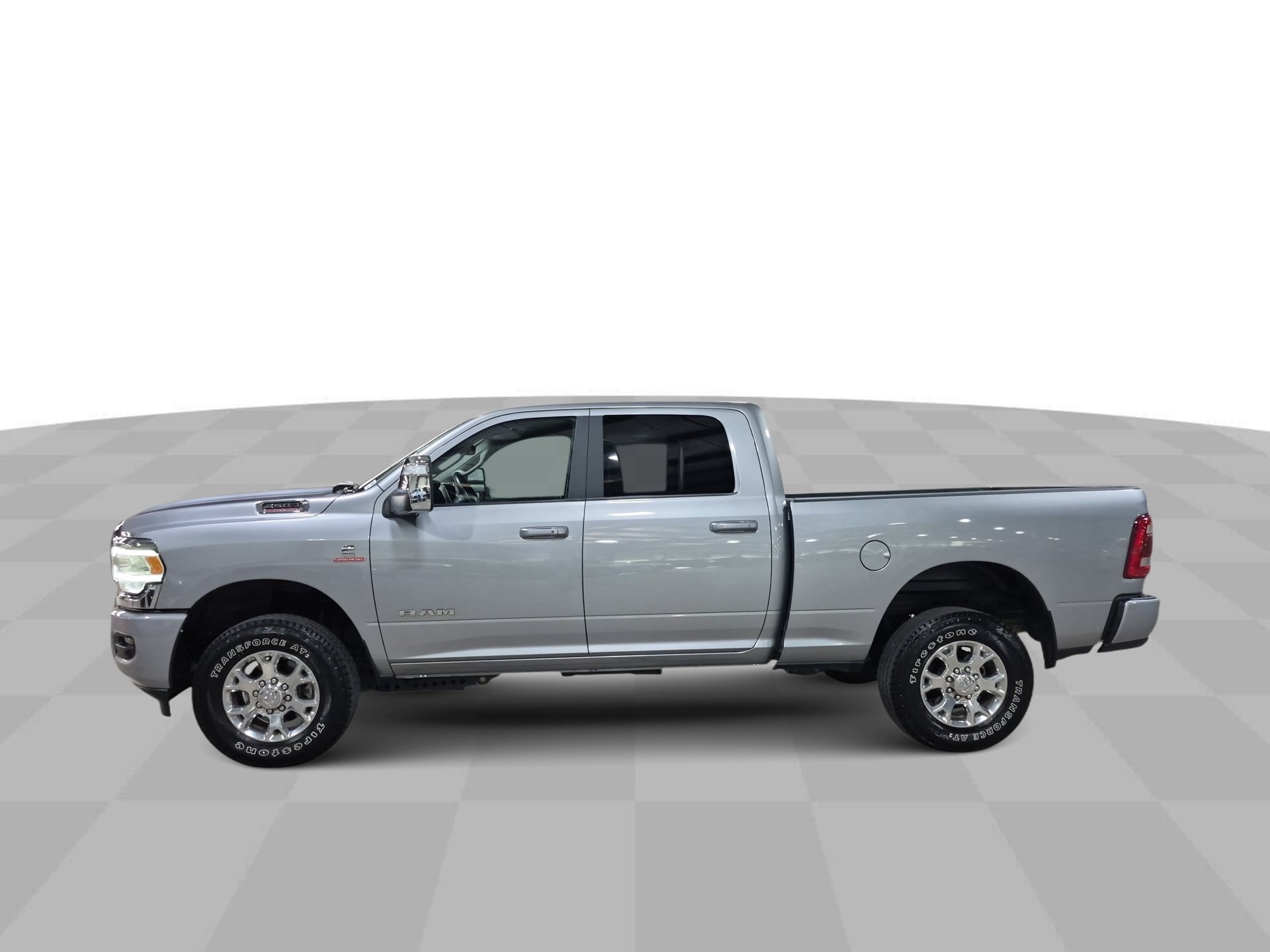 Used 2024 Billet Silver Metallic Clearcoat Ram Laramie image 5