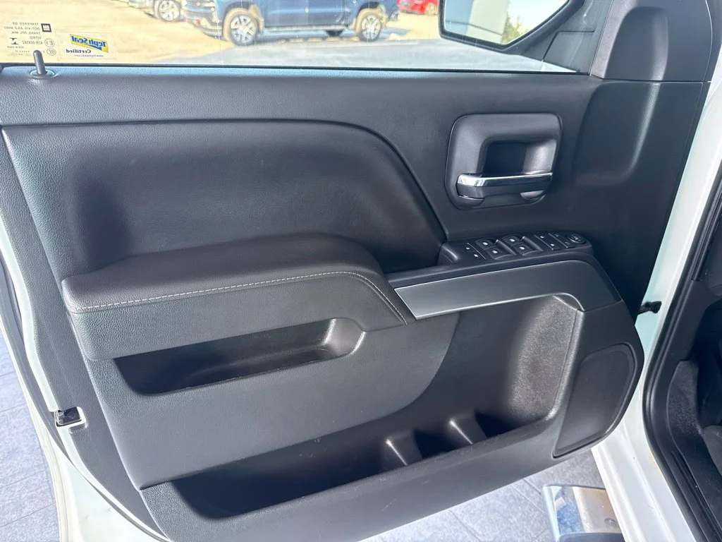Used 2017 SUMMIT WHITE Chevrolet LT image 31