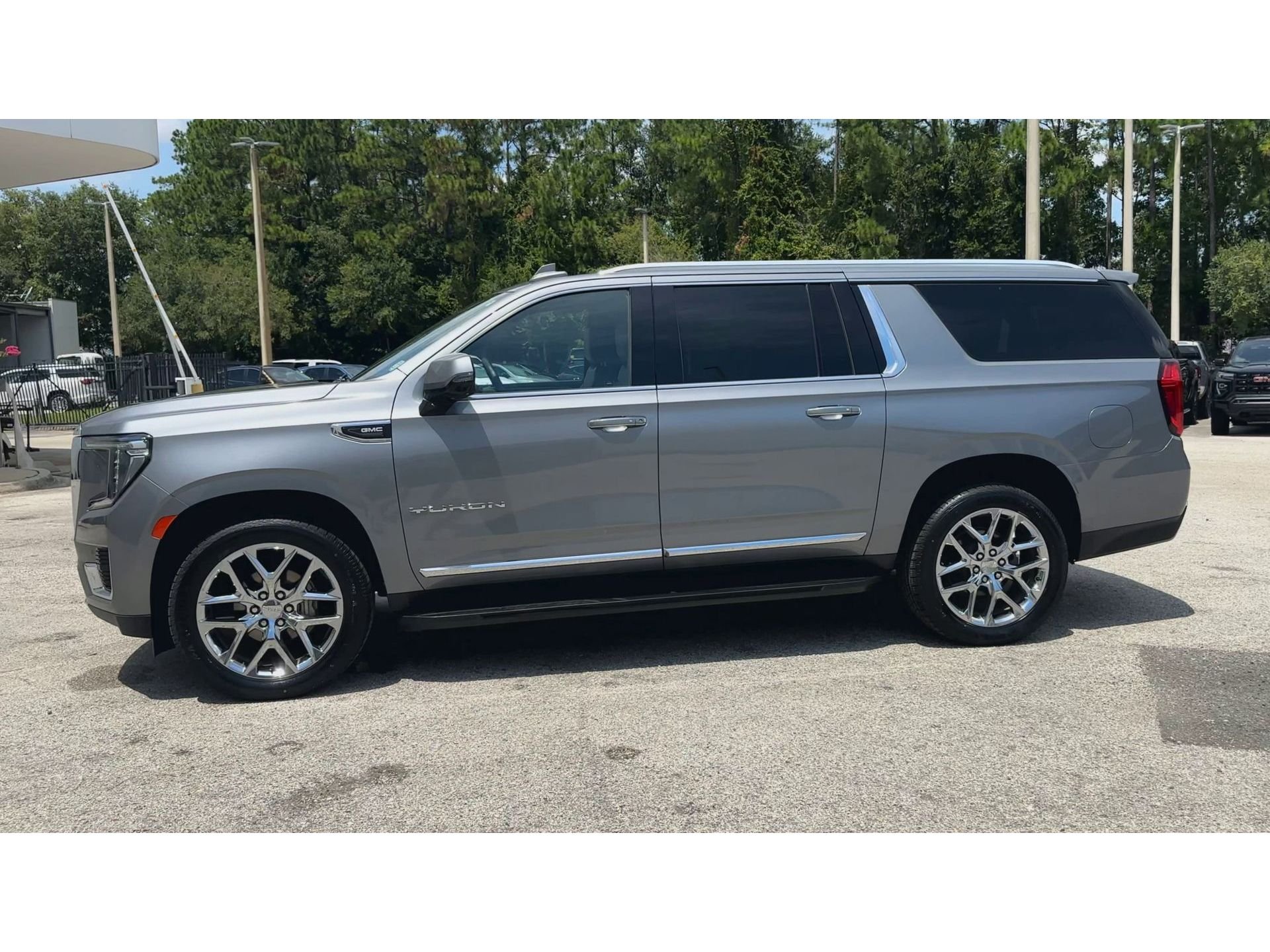 2022 GMC Yukon XL SLT - Photo 5
